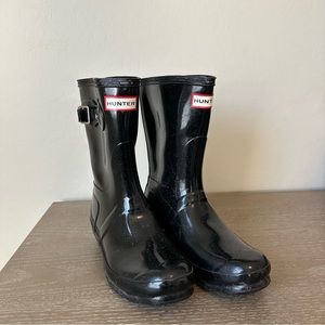 Hunter women’s original short rain boot black gloss 7